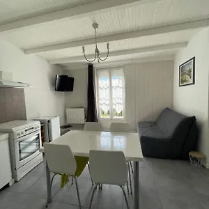 https://meuble-40m2-classe-2-etoiles-lumineux-les-mees-04190.fr-provencehotel.com